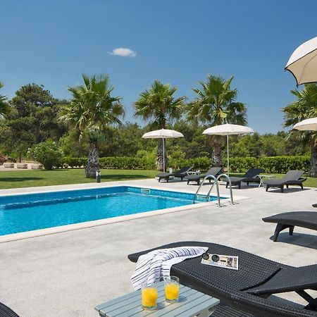 Villa Malibu One Vir Exterior photo