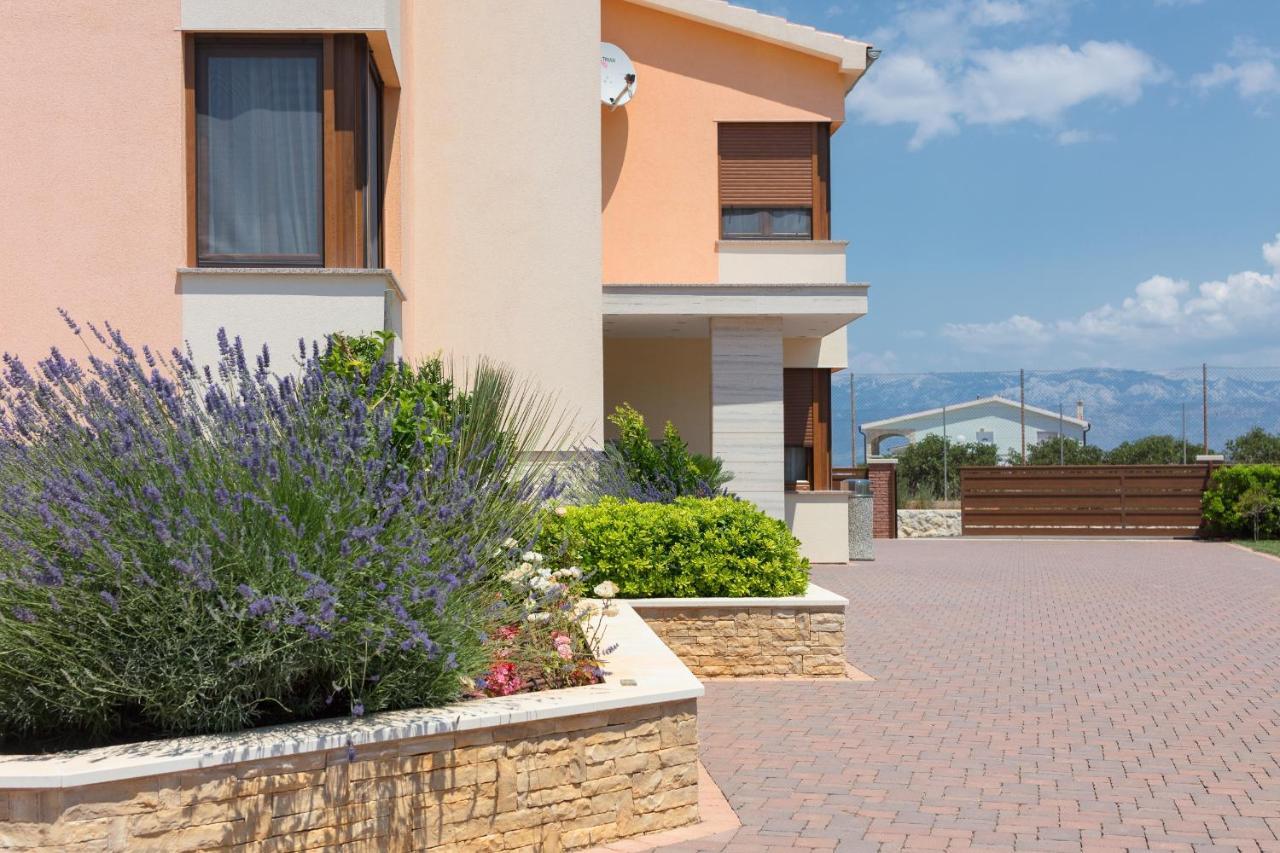 Villa Malibu One Vir Exterior photo