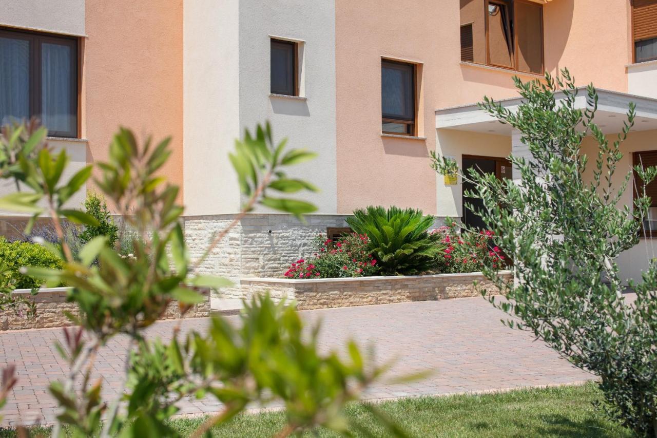 Villa Malibu One Vir Exterior photo