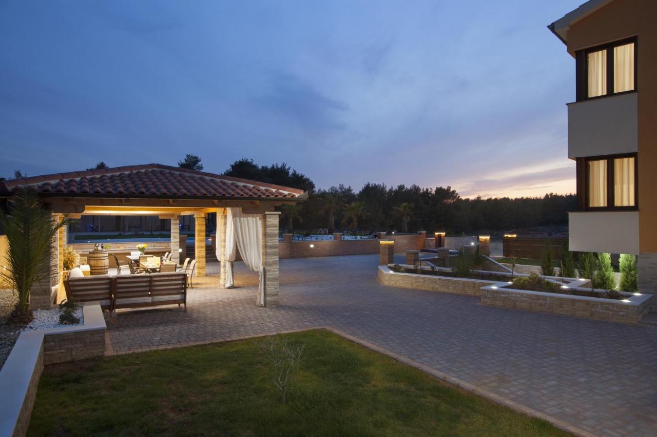 Villa Malibu One Vir Exterior photo