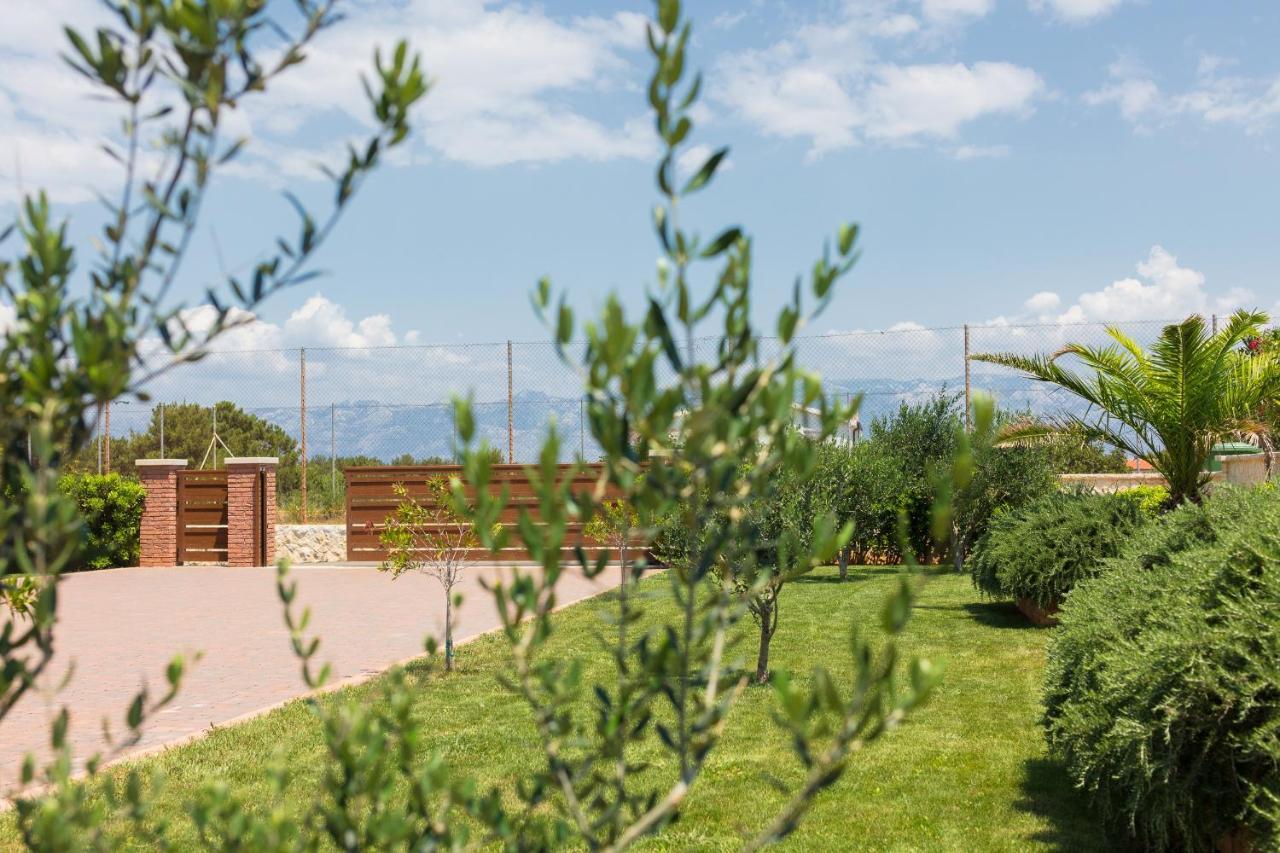 Villa Malibu One Vir Exterior photo